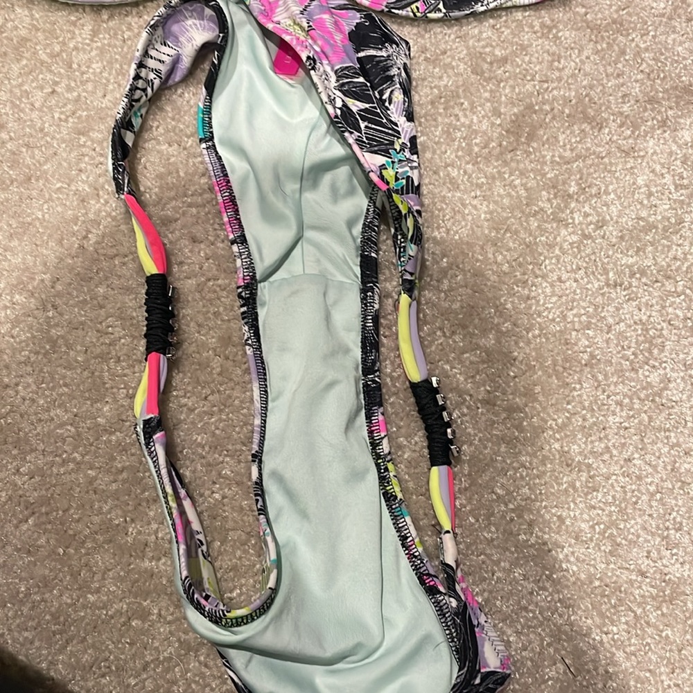 Victoria Secret Swim - Picture 4 of 6